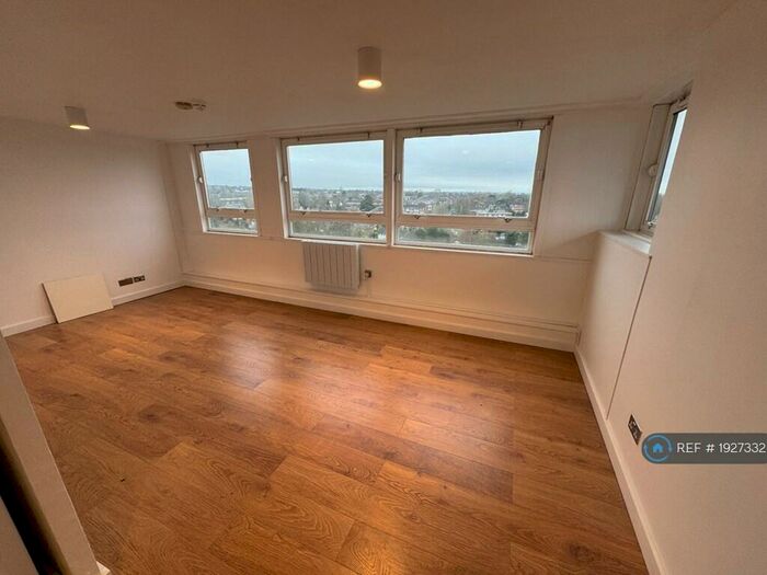 Studio To Rent In Grange Vale, Sutton, SM2