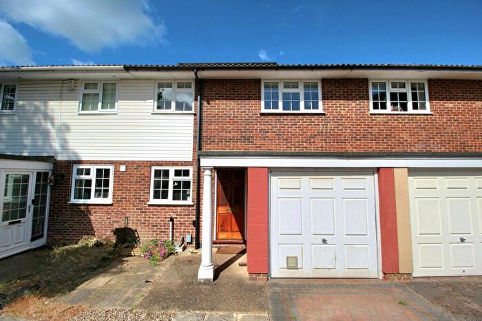 4 Bedroom Terraced House For Sale In Cumberland Avenue, Guildford, GU2
