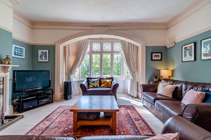 5 Bedroom Character Property For Sale In Oxford Road, Banbury, OX16