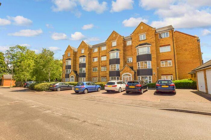 2 Bedroom Apartment To Rent In Henley Road, Bedford, MK40