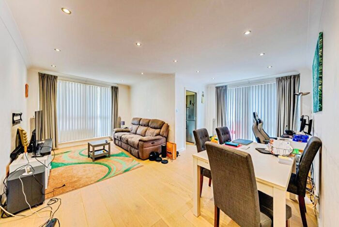2 Bedroom Flat For Sale In Thomas More Street, London, E1W