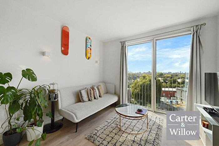 1 Bedroom Flat For Sale In Harbard Close, Barking, IG11