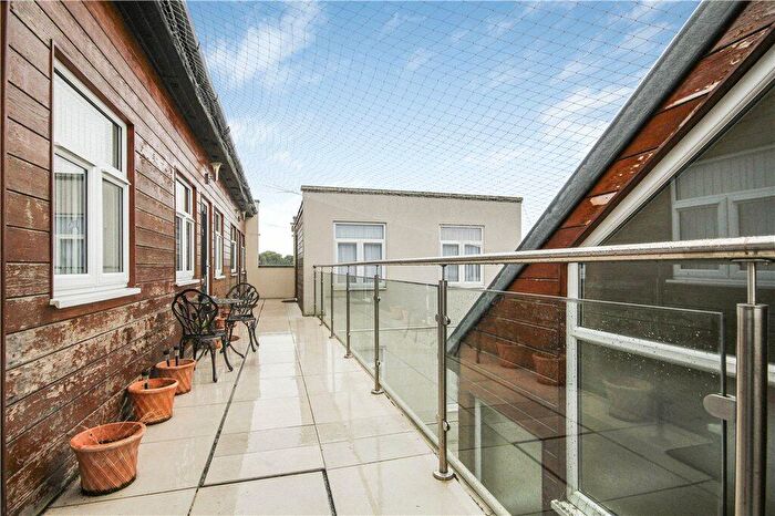1 Bedroom Apartment For Sale In Guildford Street, Chertsey, Surrey, KT16