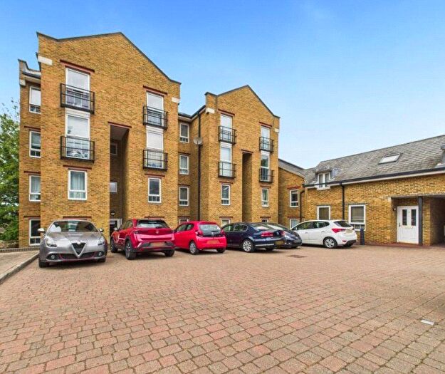 2 Bedroom Flat For Sale In Pleasant Row, Gillingham, Kent, ME7