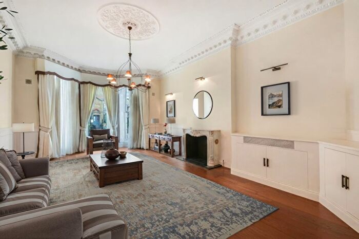 4 Bedroom Flat For Sale In Collingham Road, London, SW5