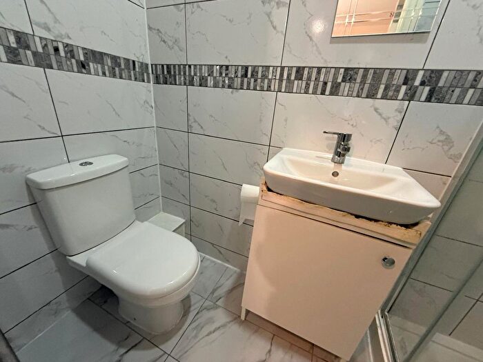 5 Bedroom Semi-Detached House To Rent In Wood Lane, Dagenham, RM8