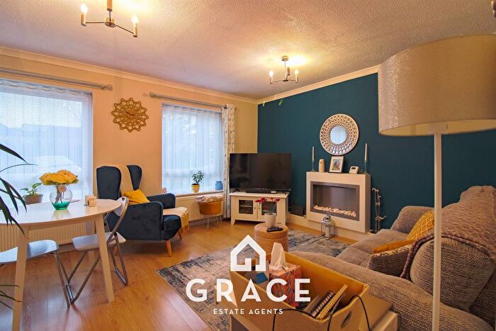 2 Bedroom Flat For Sale In Postmill Close, Ipswich, IP4