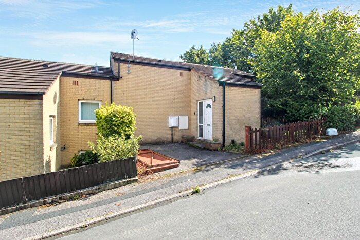 3 Bedroom End Terrace House For Sale In White Lane, Bradford, BD6