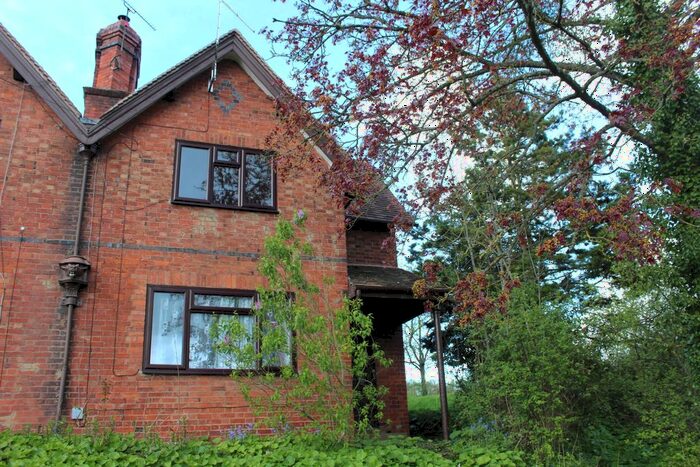 2 Bedroom Semi-Detached House For Sale In Eastside Pipers Brook Cottages, Eastham, WR15