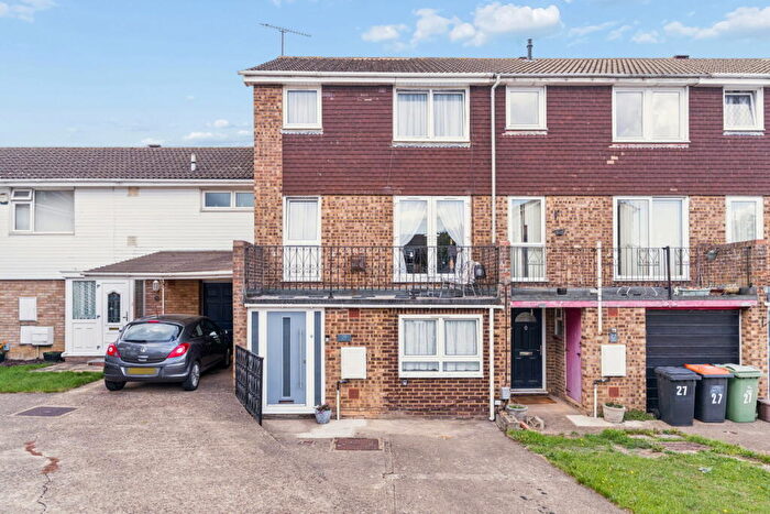 5 Bedroom Town House For Sale In Beale Street, Dunstable, LU6
