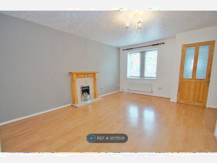 3 Bedroom Semi-Detached House To Rent In Temple Street, Rugby, CV21