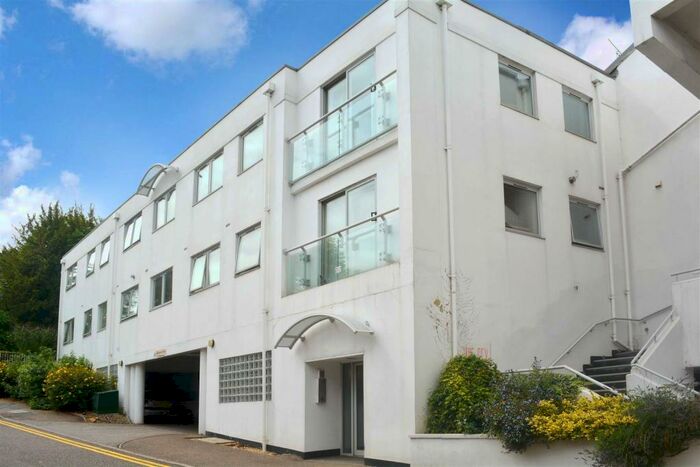 2 Bedroom Apartment To Rent In High Street, Berkhamsted, HP4