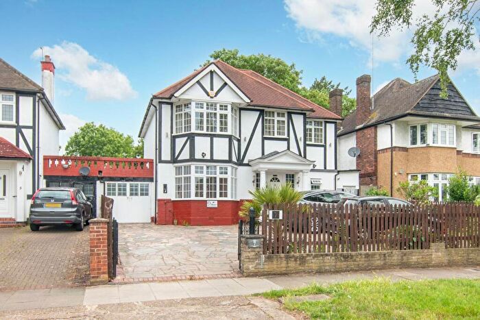5 Bedroom Detached House To Rent In Old Church Lane, Kingsbury, London, NW9