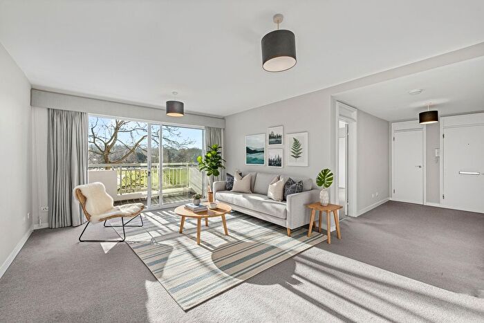 2 Bedroom Flat For Sale In Carisbrooke House, Courtlands, TW10