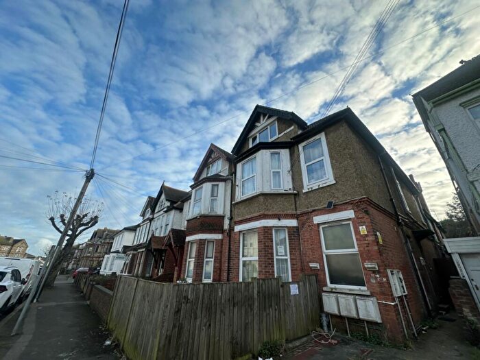 1 Bedroom Flat To Rent In Cheriton Road, Folkestone, CT20
