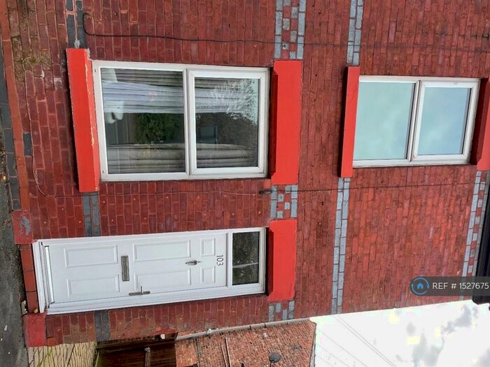 2 Bedroom End Of Terrace House To Rent In Mercian Way, Stockport, SK3