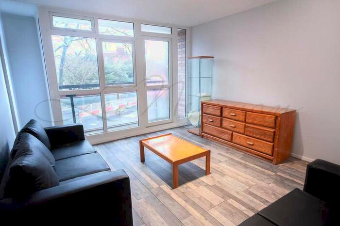 2 Bedroom Flat To Rent In Palace Road, Tlse Hill, SW2