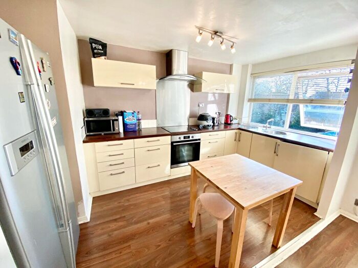 2 Bedroom Flat To Rent In Queenswood Gardens Wanstead, E11