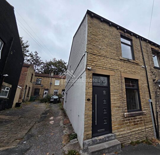 4 Bedroom Semi-detached House For Sale In Willans Road, Dewsbury, WF13