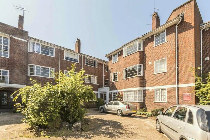 2 Bedroom Flat To Rent In Kings Keep, Beaufort Road, Kingston Upon Thames, KT1