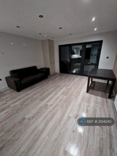 1 Bedroom Flat To Rent In Woodfield Court, Stanmore, HA7