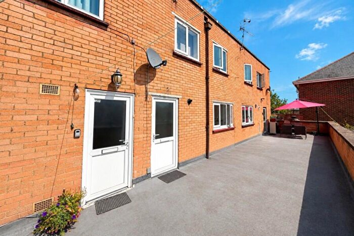 2 Bedroom Apartment To Rent In Addlestone, Surrey, KT15