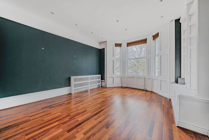 2 Bedroom Flat For Sale In Barons Court Road, Barons Court, London, W14