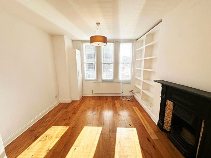 2 Bedroom Flat To Rent In Rathcoole Gardens, London, N8