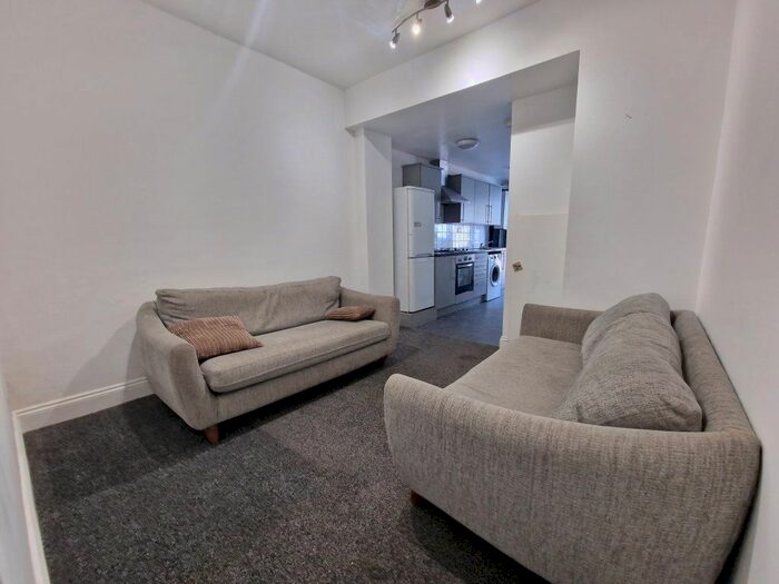 3 Bedroom Flat To Rent In Axminster Road, London, London, N7