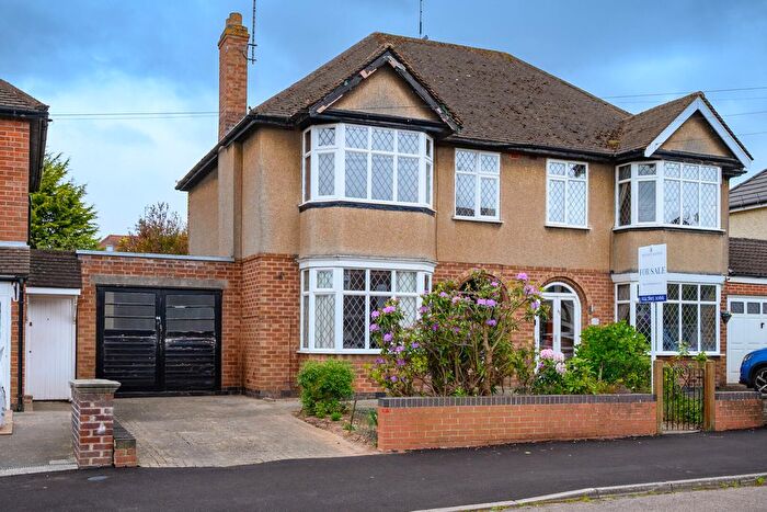 3 Bedroom Semi Detached House For Sale In Arnold Avenue, Styvechale, Coventry, CV3