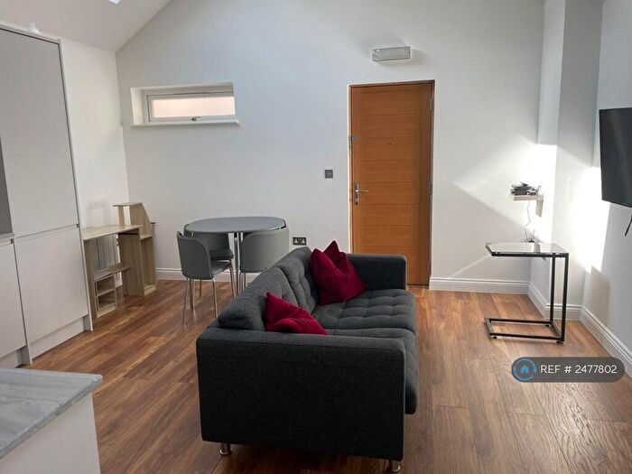 1 Bedroom Flat To Rent In Queens Road, Reading, RG1