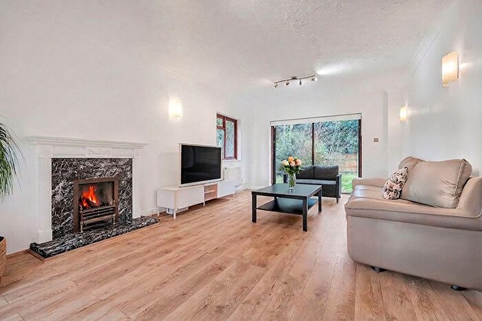 4 Bedroom Detached House To Rent In Chadworth Way, Claygate, Surrey, KT10