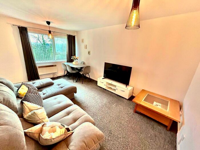 2 Bedroom Flat To Rent In Hunters Lane, Sheffield, S13
