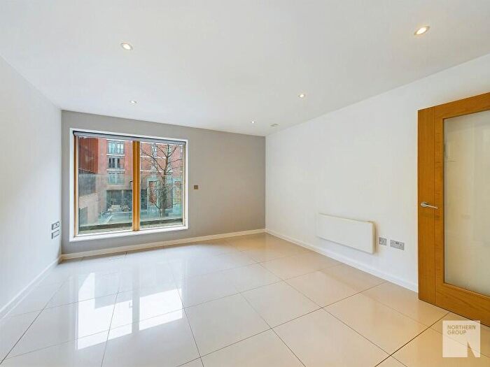 2 Bedroom Apartment To Rent In Apt . :: Ice Plant, M4