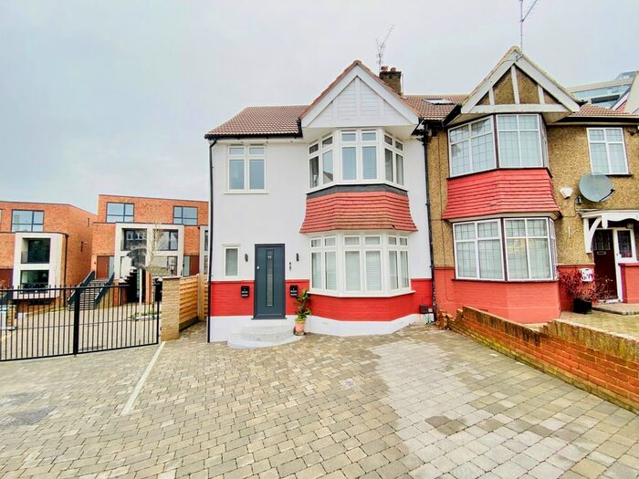 2 Bedroom Flat To Rent In St. Margarets Avenue, Whetstone, N20