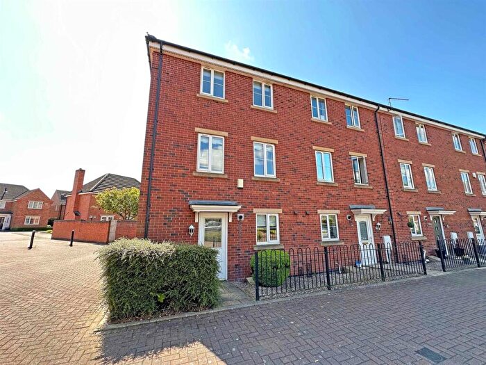 4 Bedroom Town House To Rent In Edison Way, Arnold, Nottingham, NG5
