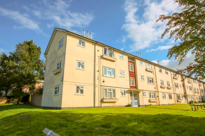 2 Bedroom Flat For Sale In Blyth Close, Millbrook, Southampton, SO16