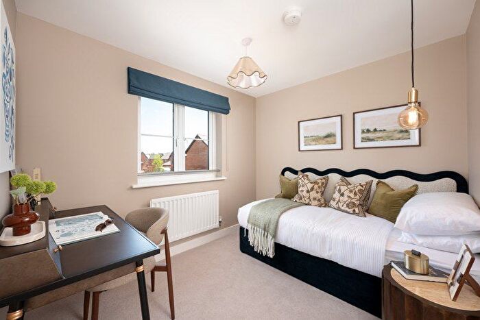 3 Bedroom Terraced House For Sale In So Resi Finchampstead, RG40