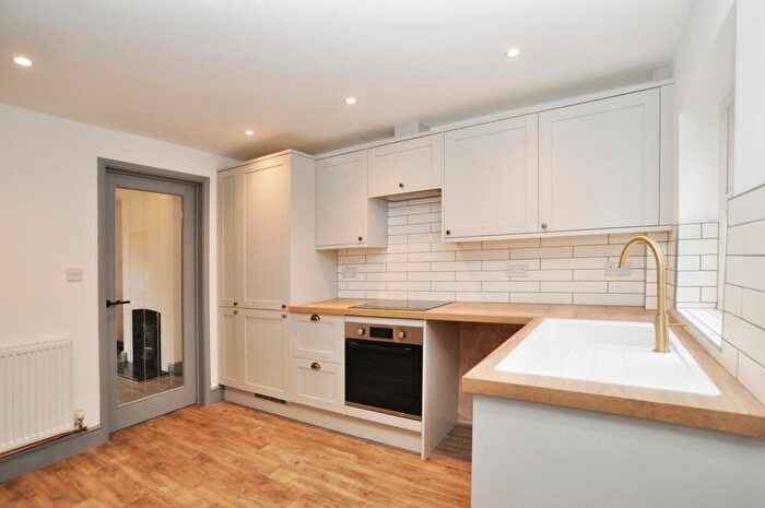 2 Bedroom Character Property To Rent In Hitchin Road, Arlesey, SG15