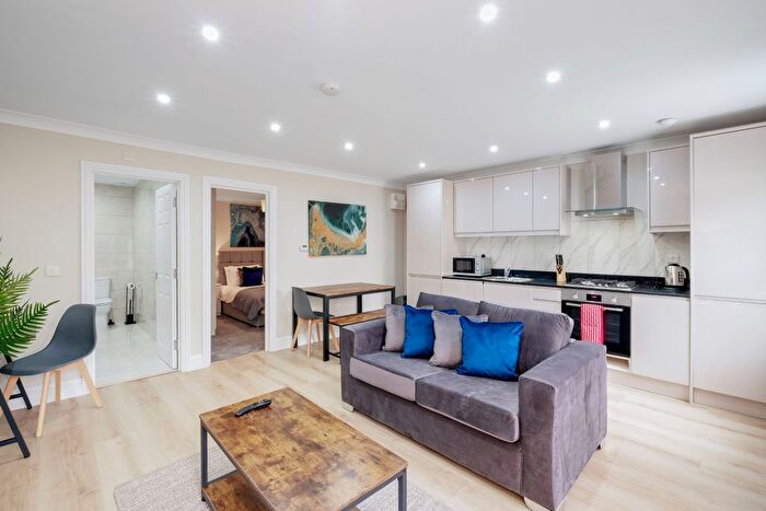 1 Bedroom Flat To Rent In Deanway, Chalfont St. Giles, HP8