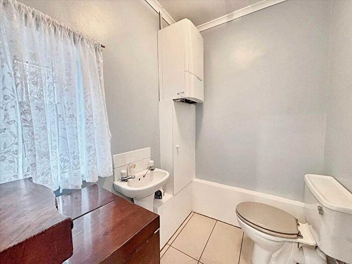 2 Bedroom Semi-Detached House For Sale In Seagrave Ave, Kirkby In Ashfield, NG17
