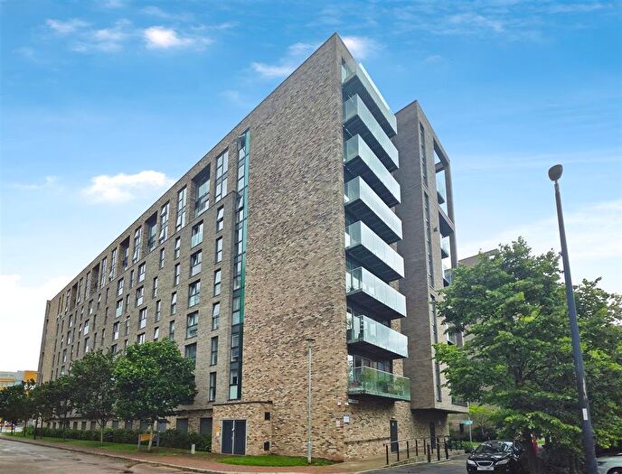 2 Bedroom Flat To Rent In Ottinger Close, Salford, M50