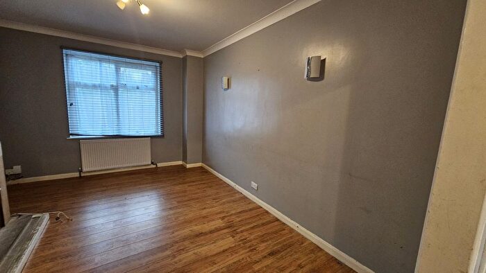 3 Bedroom Semi-Detached House To Rent In Heathway, Dagenham, RM10