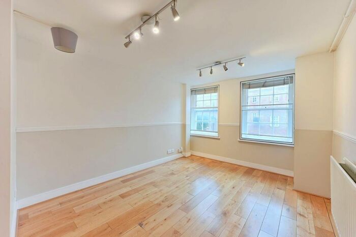 1 Bedroom Flat To Rent In High Street, Hampton Wick, Kingston Upon Thames, KT1