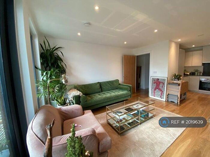 2 Bedroom Flat To Rent In Dalston Lane, London, E8