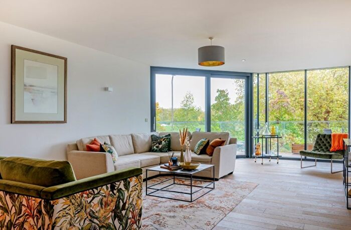 2 Bedroom Flat To Rent In Nightingale Lane, London, SW4