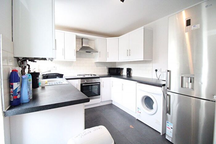 4 Bedroom Semi-Detached House To Rent In Kingsley Avenue, TW20