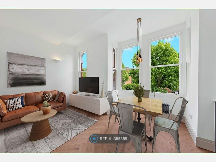 2 Bedroom Flat To Rent In Lebanon Gardens, London, SW18