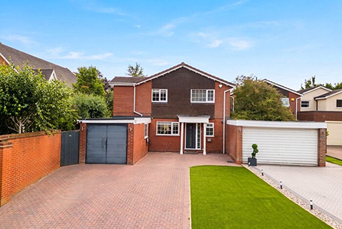 4 Bedroom Link Detached House For Sale In Woodshires Road, Solihull, B92