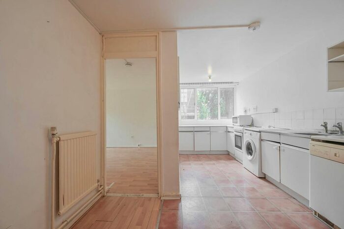 2 Bedroom Flat To Rent In Copley Close, Hanwell, London, W7